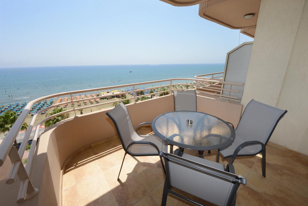 Les Palmiers Luxury Suites Larnaca Luaran gambar