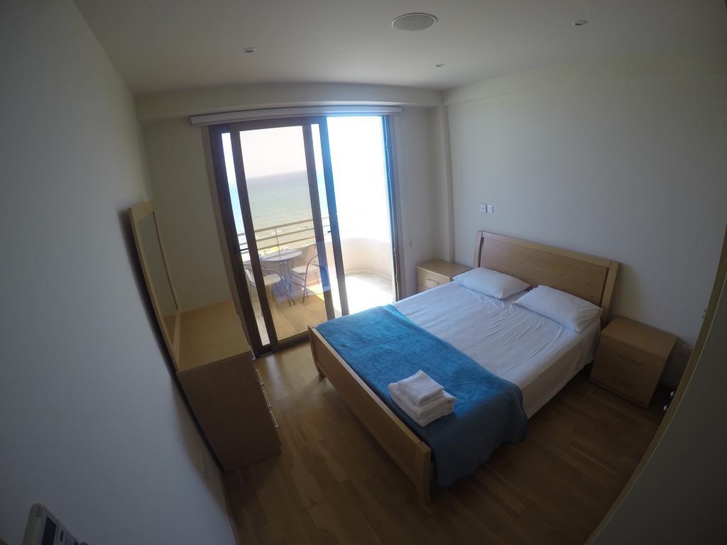 Les Palmiers Luxury Suites Larnaca Bilik gambar