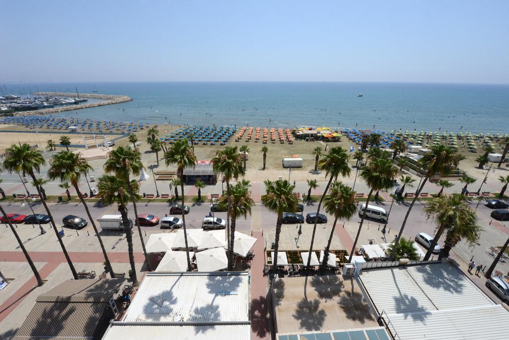 Les Palmiers Luxury Suites Larnaca Bilik gambar