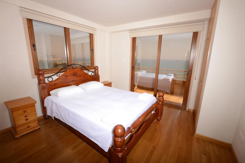 Les Palmiers Luxury Suites Larnaca Bilik gambar