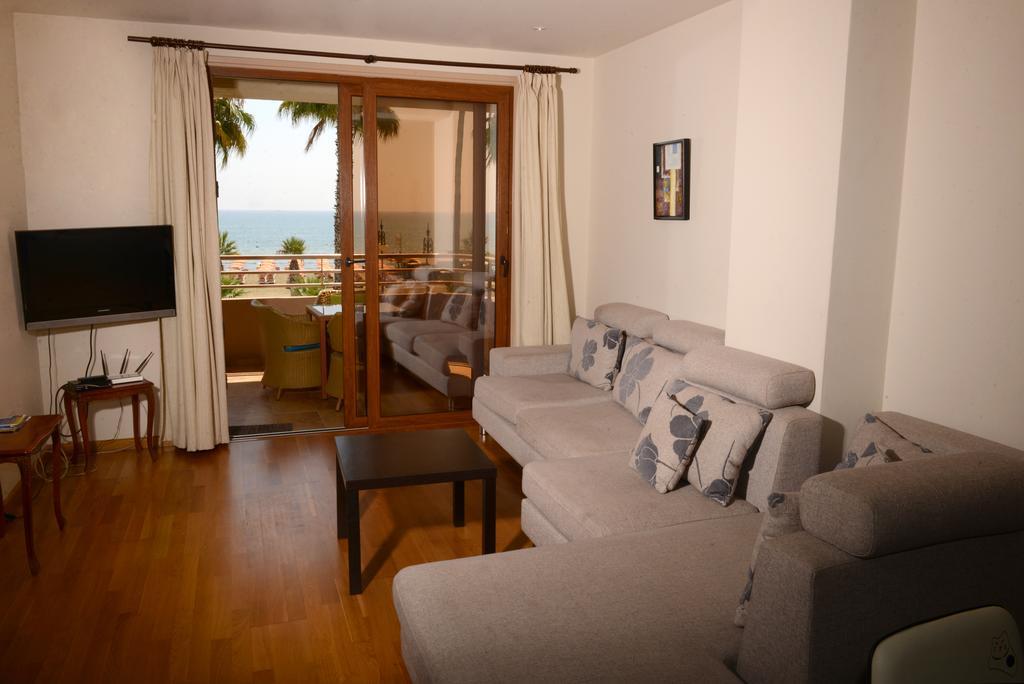 Les Palmiers Luxury Suites Larnaca Bilik gambar